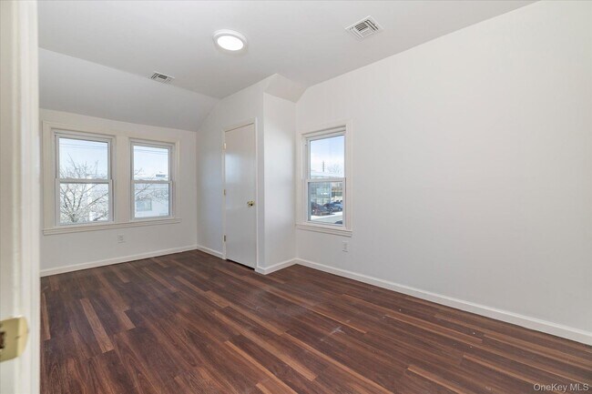 Building Photo - 31 N Lewis Pl