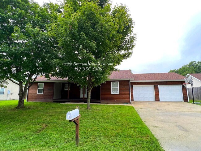 Building Photo - Newly Remodeled 3BR/2BA