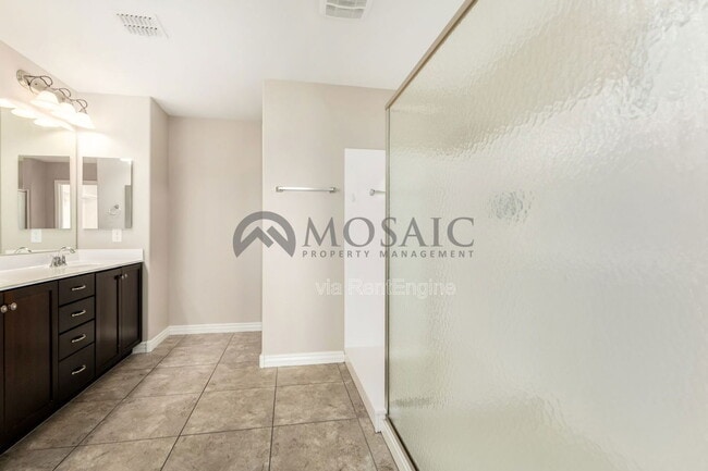 Building Photo - 2464 E Hazeltine Way