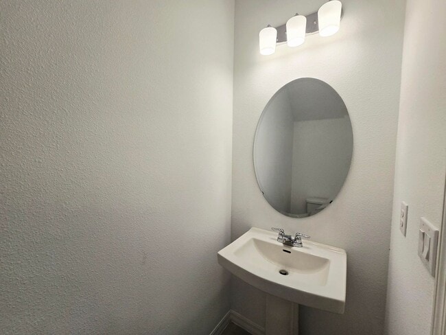 Building Photo - Annual End-Unit Townhome with 3 Bedrooms in Edgestone at Artisan Lakes
