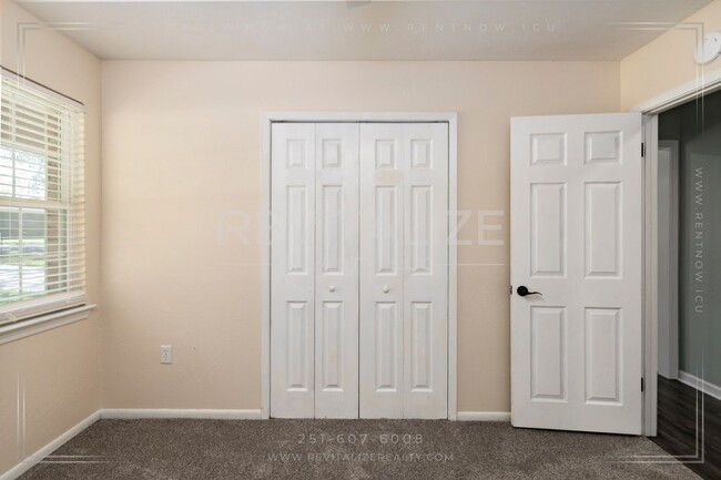 Building Photo - Charming 3 Bedroom/2 Bathroom Home in Sara...