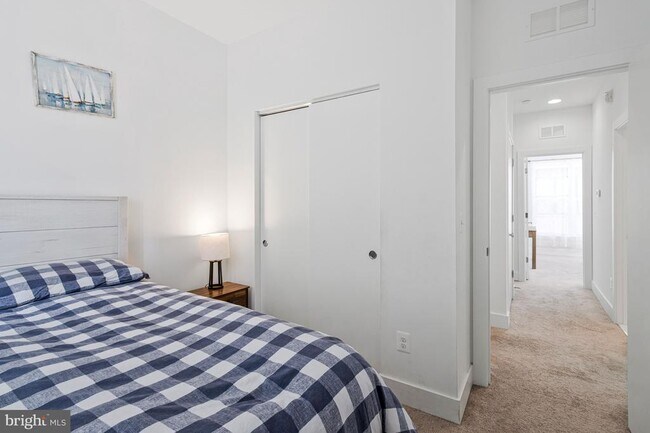 Building Photo - 40 Mural Walk NE