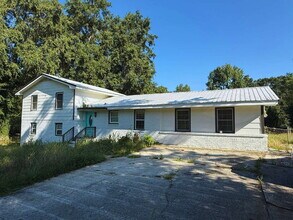 Building Photo - Welcome Home to Timeless Charm and Modern ...