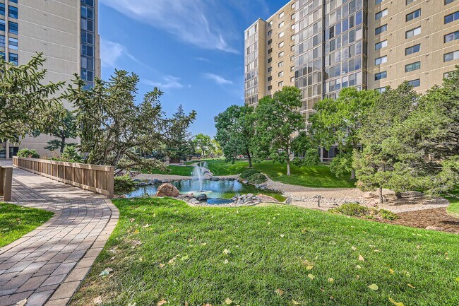 Building Photo - Completely Updated 2 Bedroom 2 Bathroom Condo Available NOW! Garage Parking Included!