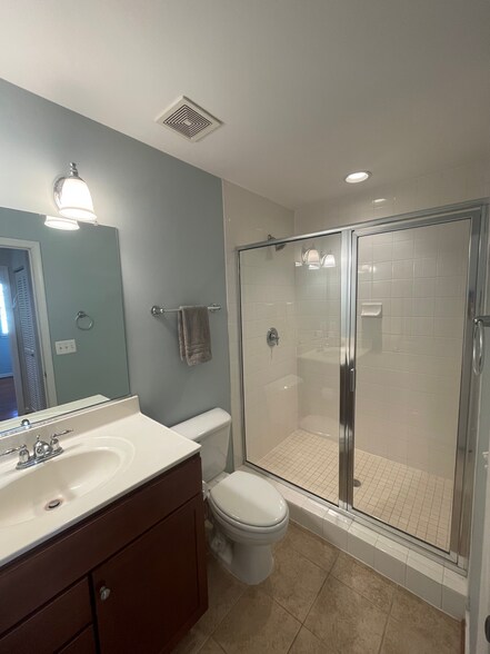 Building Photo - 4069 S Four Mile Run Dr