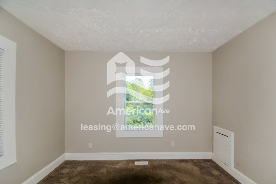 Building Photo - 130 Kensington Cir