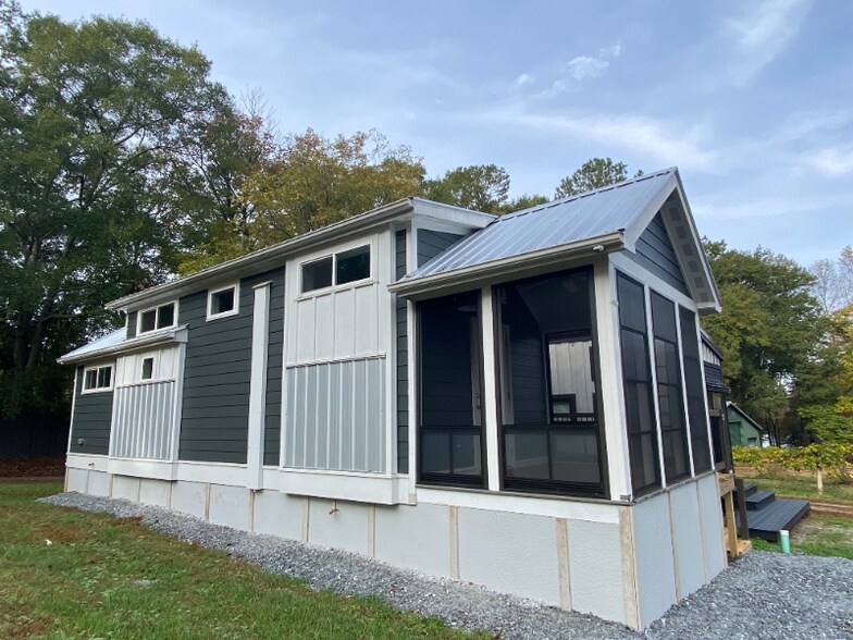 Building Photo - 9 Tiny Home Cir
