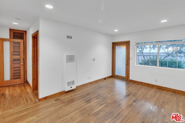Building Photo - 1405 Ocean Park Blvd