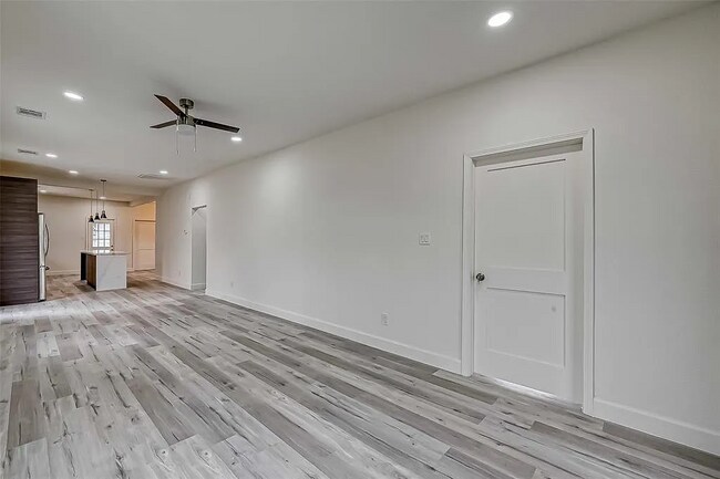 Building Photo - 3820 Tuam St