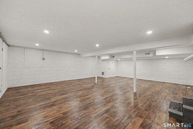Building Photo - 75 Vincent Ave