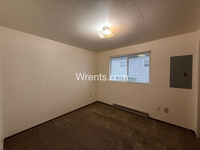 Building Photo - 28-30 E. Courtland