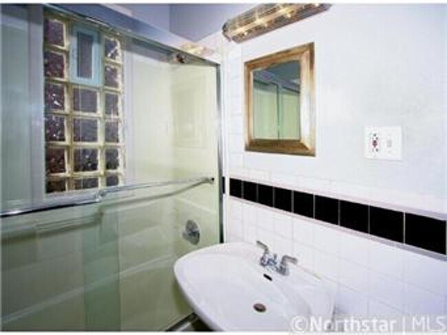 Building Photo - 2717 Aldrich Ave S