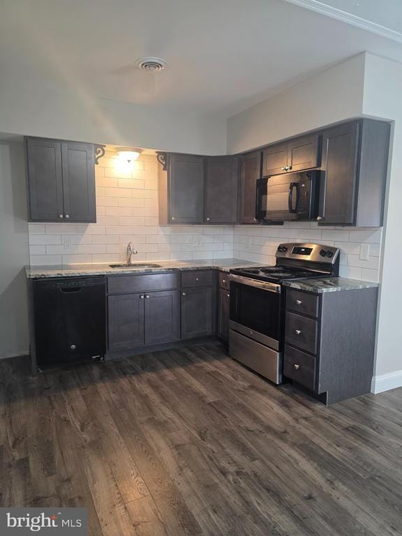 Building Photo - 320 Main St