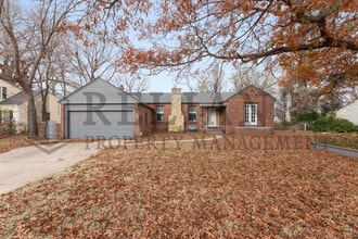 Building Photo - 2318 E Mesita St