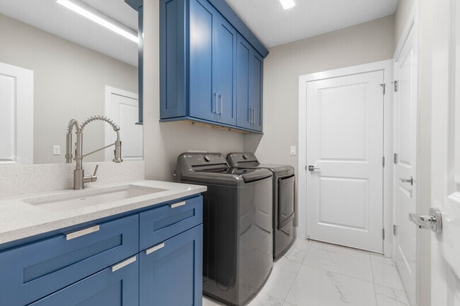 Building Photo - 12 Wheeler Ln