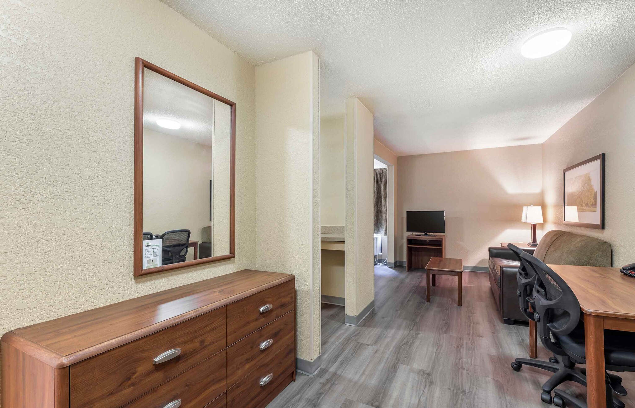 Building Photo - Furnished Studio-Wichita - East