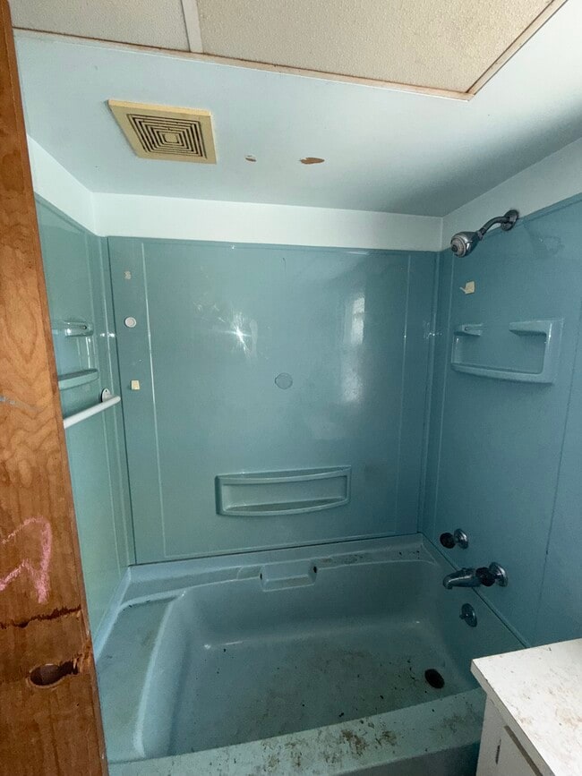 Building Photo - 111 E Livingston Dr