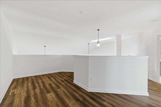 Building Photo - "Luxurious 2-Bed Condo with, loft, Granite Elegance & Hardwood Charm in Reston, VA!"
