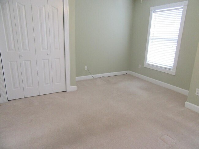 Building Photo - 2241 Waterview Dr