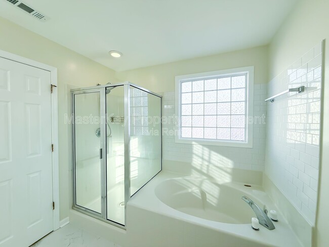 Building Photo - 804 Willowedge Ct