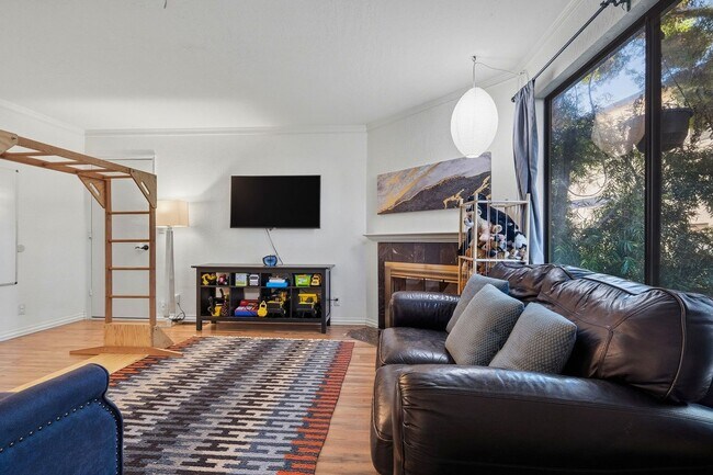 Building Photo - 3 Bedroom Condo in Watsonville!