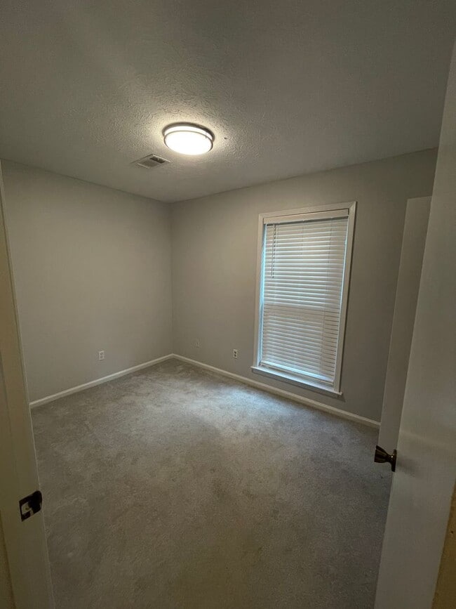 Building Photo - Country Living 3/2 in Wetumpka