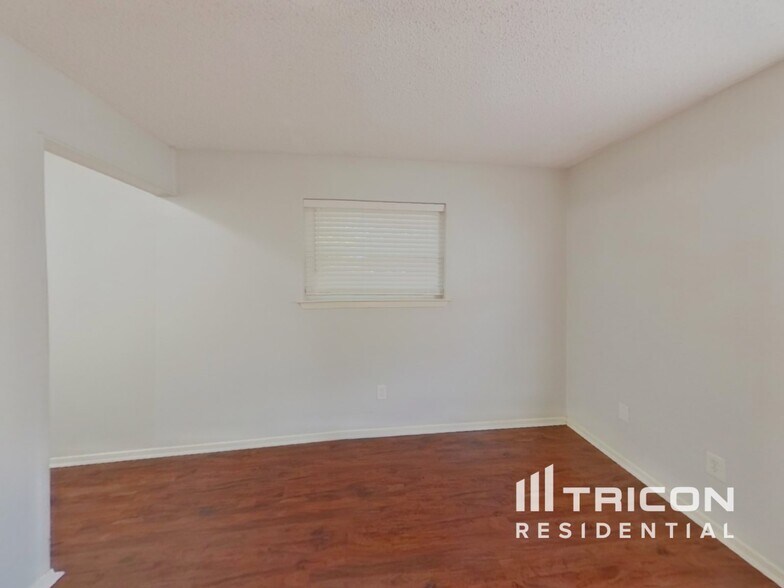 Building Photo - 1916 Tracey Cir