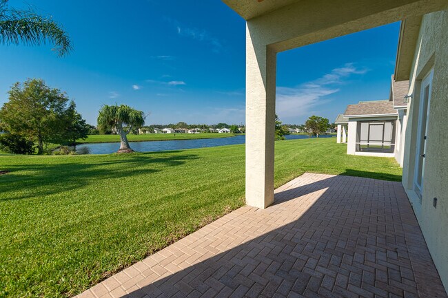 Building Photo - 544 SW Indian Key Dr