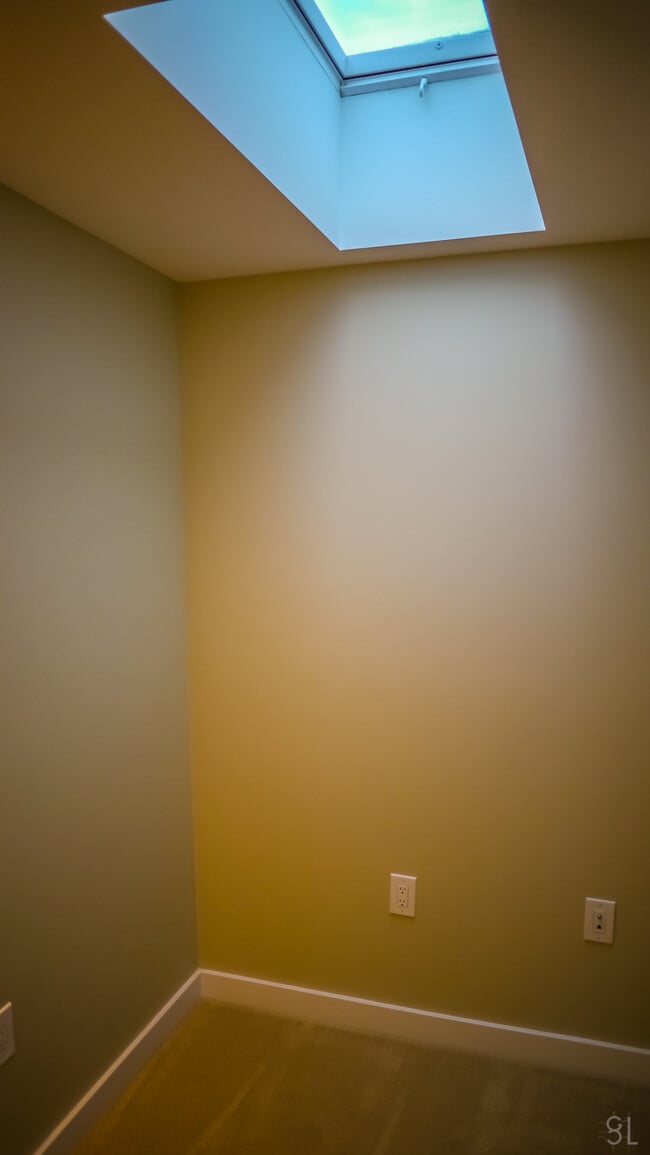 Building Photo - 2215 E John St