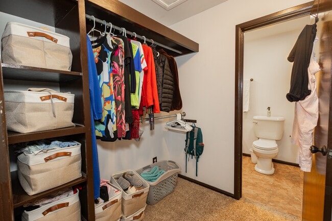 Building Photo - 3191 Sycamore Dr