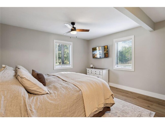 Building Photo - 311 Park St E