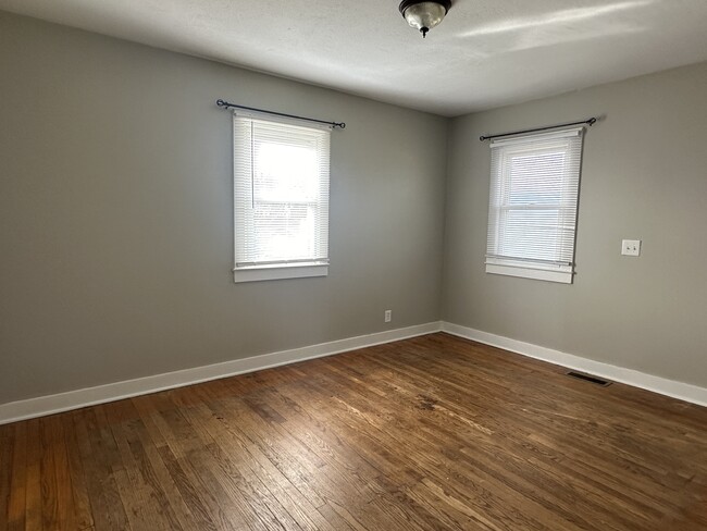 (1) BR Original Hardwood Floors - 717 W Main St