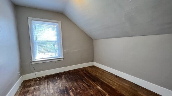 Building Photo - 357 Fox St SW