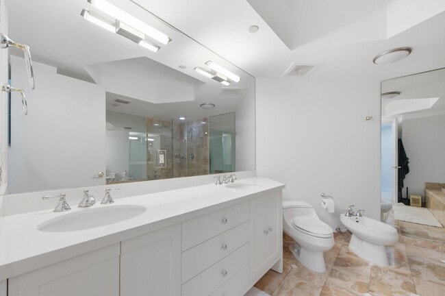 Building Photo - 9595 Collins Ave