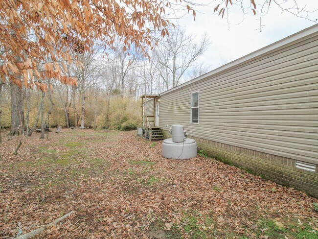 Building Photo - Nice home on a wooded lot! Minutes from Athens!