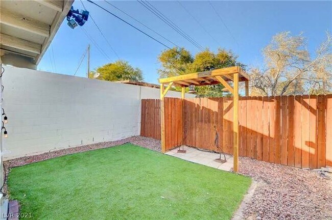 Building Photo - 4044 Pepe Cir