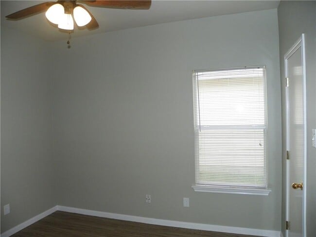 Building Photo - 135 Marvin Cove