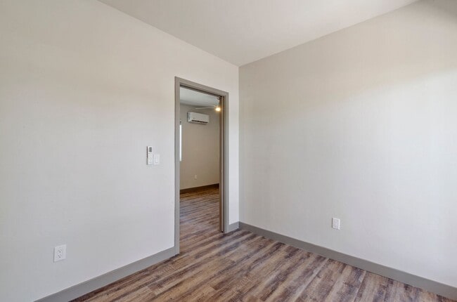 Building Photo - 1720 E Edison St
