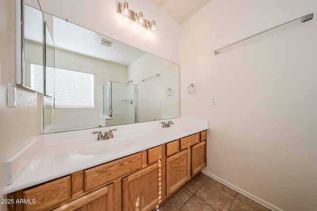 Building Photo - 45449 Alamendras St