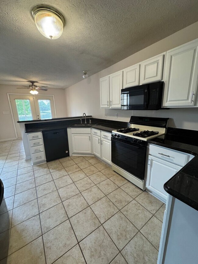 Building Photo - 9847 Cranberry Cir