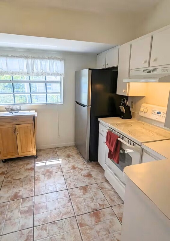 Building Photo - 4673 Sines Ln