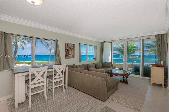 Building Photo - 1041 Hillsboro Mile