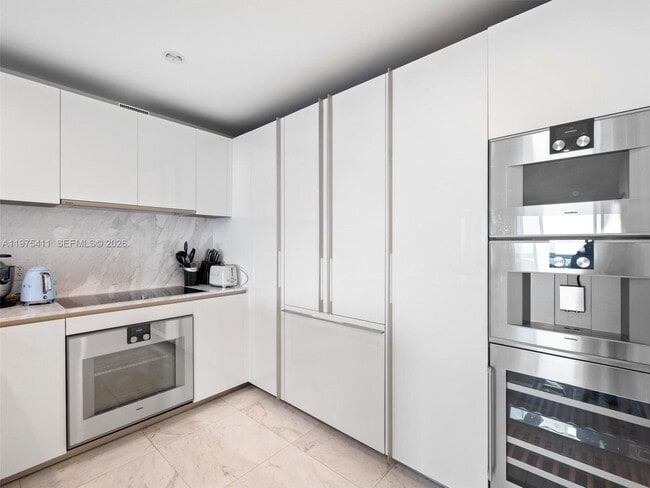 Building Photo - 10203 Collins Ave