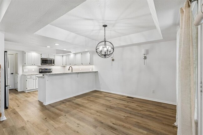 Building Photo - 11819 Red Oak Way