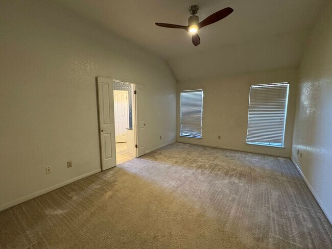 Building Photo - 1002 Windy Hill Rd