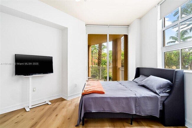 Building Photo - 3001 NE 185th St