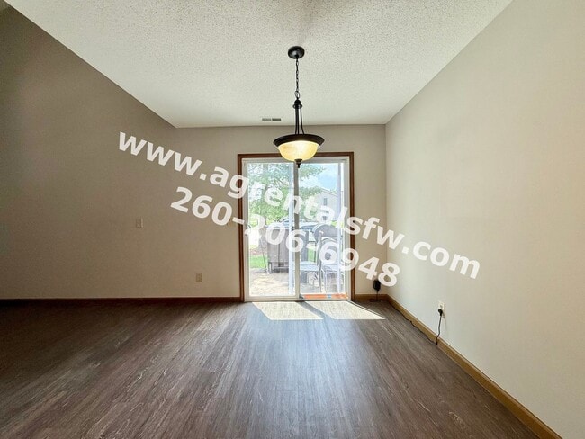 Building Photo - 2 Bedroom Townhouse
