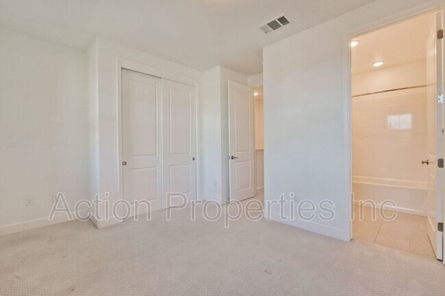 Building Photo - 605 Cinnamon Cir.