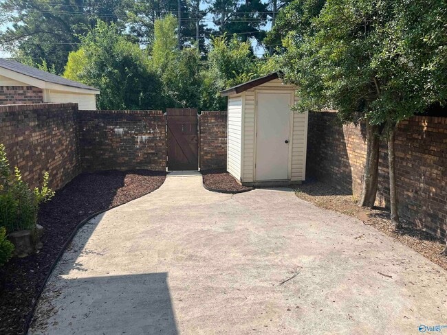 Building Photo - 317 Chateau Dr SW