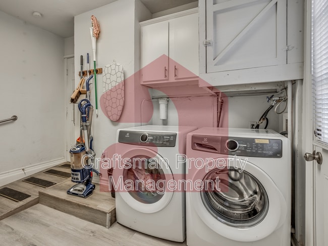 Building Photo - 2024 NW 45th St